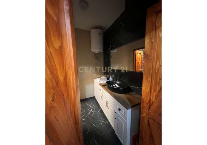 Ambient biznesi me qera 3+1 ne Tirane - 700 Euro