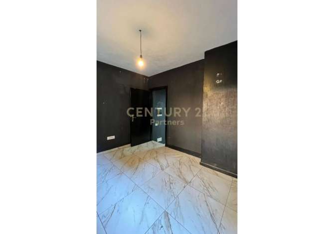Ambient biznesi me qera 3+1 ne Tirane - 600 Euro