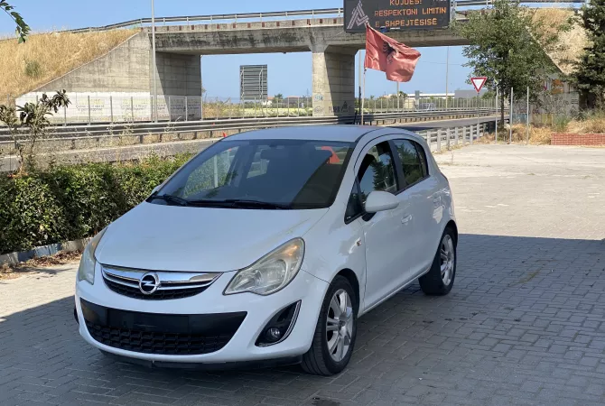 Auto in Vendita  a Kavaja - 3,400 Euro
