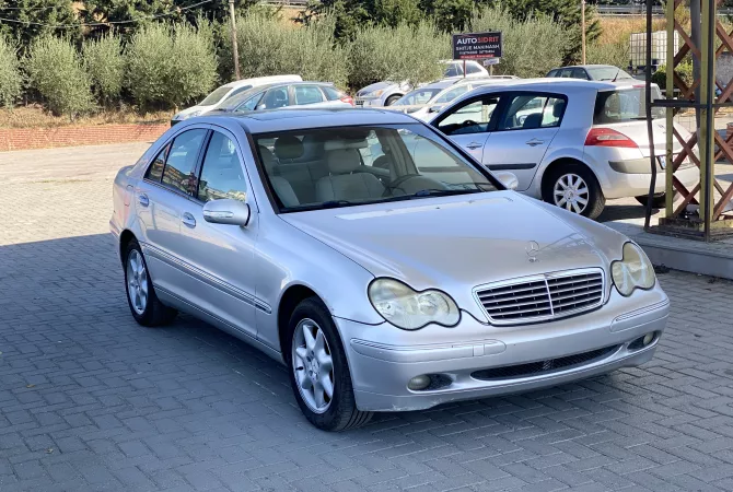 Cars for sale in Kavaja - 2,500 Euro