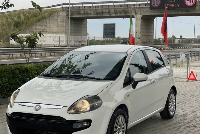 Makina ne shitje ne Kavaje - 3,800 Euro
