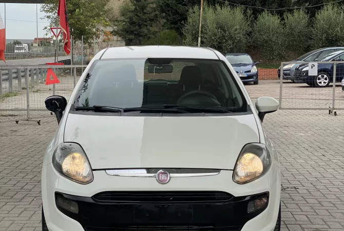 Makina ne shitje ne Kavaje - 3,800 Euro