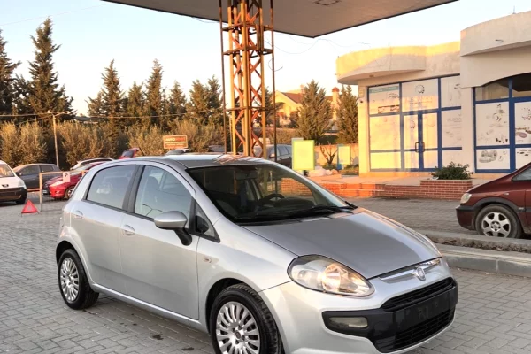 Makina ne shitje  ne Kavaje - 3,800 Euro