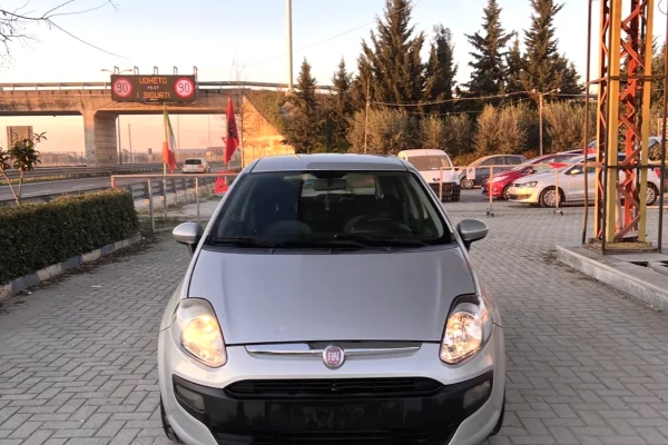 Makina ne shitje  ne Kavaje - 3,800 Euro