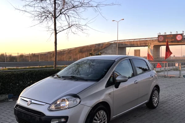 Makina ne shitje  ne Kavaje - 3,800 Euro