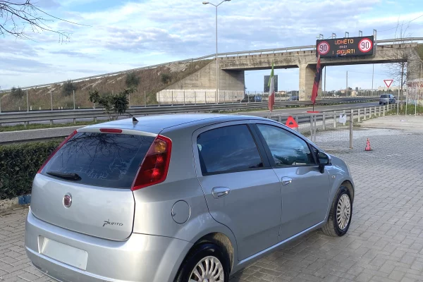 Makina ne shitje ne Kavaje, Fiat, 2009 Diesel,Kambio Manual Pagesa 2,700  Euro.