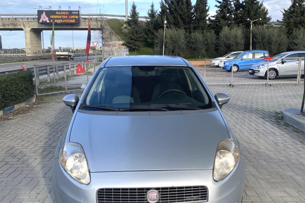 Makina ne shitje ne Kavaje - 2,700 Euro