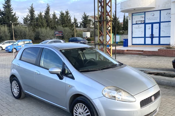 Makina ne shitje ne Kavaje - 2,700 Euro