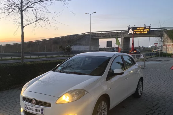 Makina ne shitje ne Kavaje - 3,300 Euro