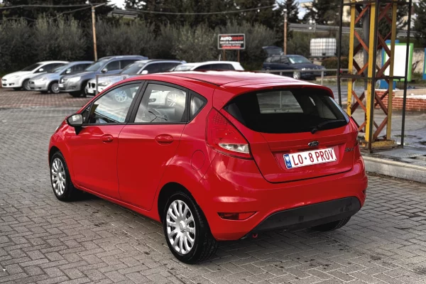 Auto in Vendita a Kavaja, Ford, 2009 Diesel,Kambio Manual Pagamento 3,400  Euro.