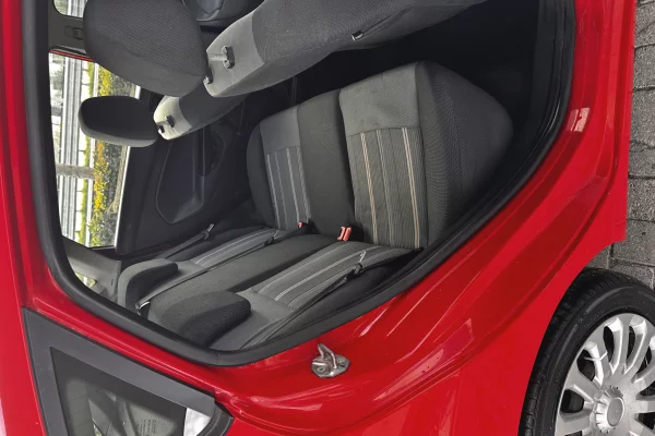 Auto in Vendita a Kavaja, Ford, 2009 Diesel,Kambio Manual Pagamento 3,400  Euro.