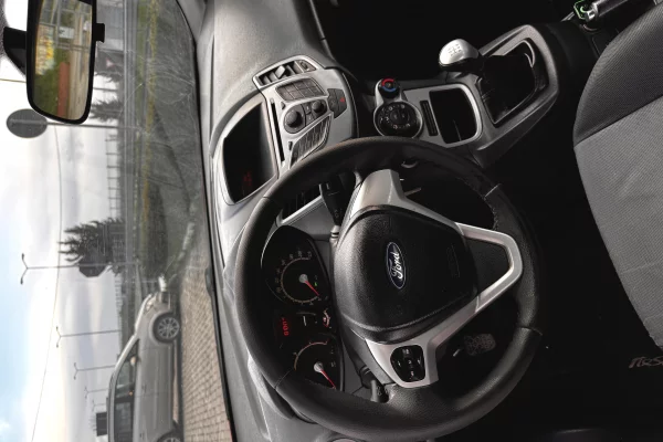 Auto in Vendita a Kavaja, Ford, 2009 Diesel,Kambio Manual Pagamento 3,400  Euro.