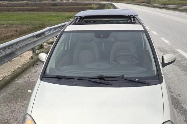 Makina ne shitje ne Kavaje, Lancia, 2010 gasoline-gas,Kambio Steptronic-Tiptronic Pagesa 3,000  Euro.