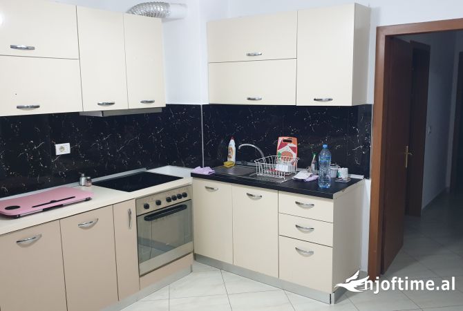 Shtepi me qera Apartament ne Tirane, 2+1, Mobilimi E mobiluar, Pagesa 50,000  Leke.