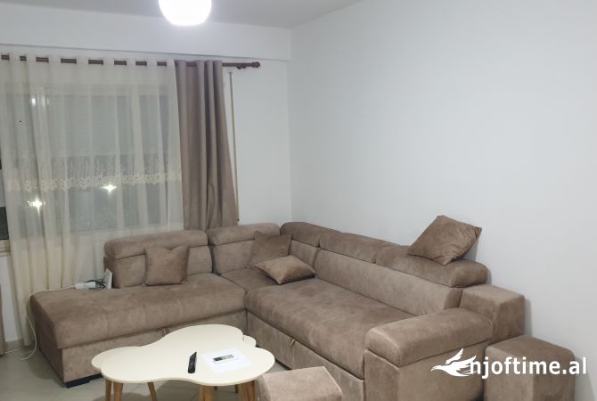 Shtepi me qera Apartament ne Tirane, 2+1, Mobilimi E mobiluar, Pagesa 50,000  Leke.