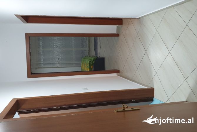 Shtepi me qera Apartament ne Tirane, 2+1, Mobilimi E mobiluar, Pagesa 50,000  Leke.