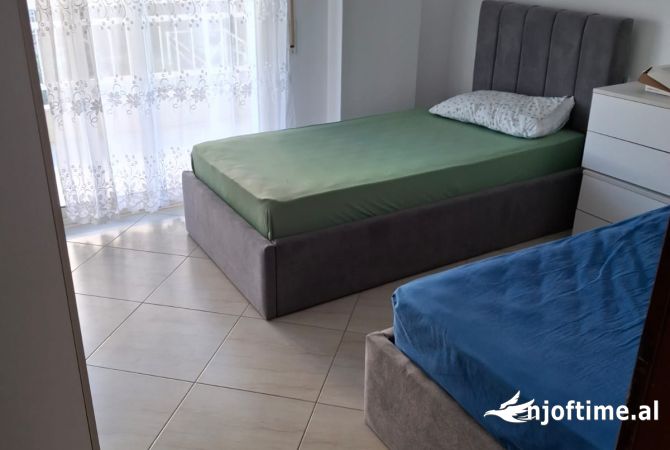 Shtepi me qera Apartament ne Tirane, 2+1, Mobilimi E mobiluar, Pagesa 50,000  Leke.