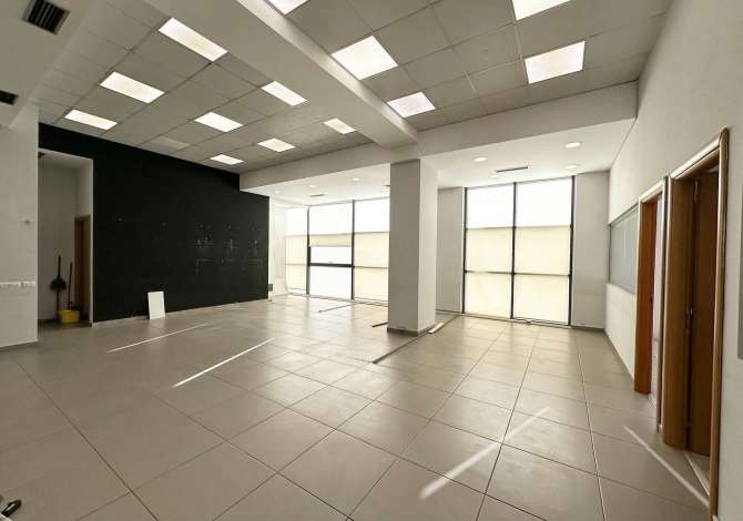 Ambient biznesi me qera 3+1 ne Tirane - 1,200 Euro