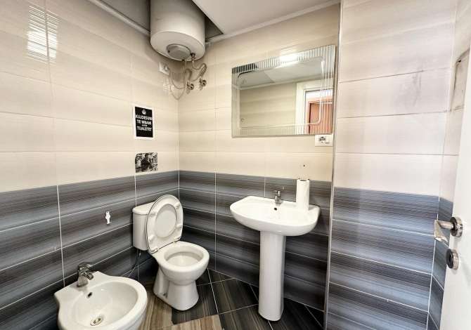 Ambient Biznesi per Qira tek Kristal Center/ Komuna e Parisit.