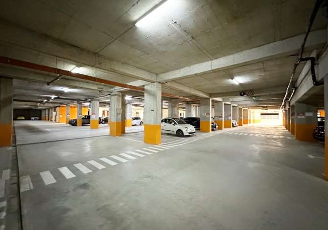 Ambiente Commerciale in Vendita 4+1 a Tirana - 18,000 Euro