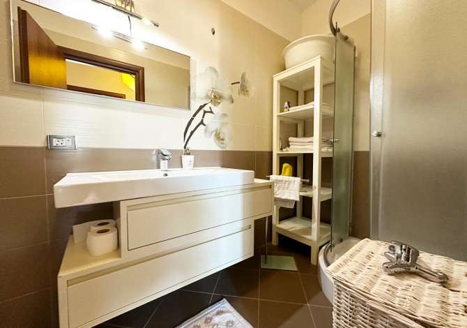 Shtepi ne shitje Apartament ne Tirane, 2+1, Mobilimi E mobiluar, Pagesa 133,000  Euro.