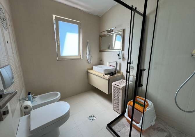 Shtepi ne shitje Apartament ne Tirane, 3+1, Mobilimi E mobiluar, Pagesa 299,000  Euro.