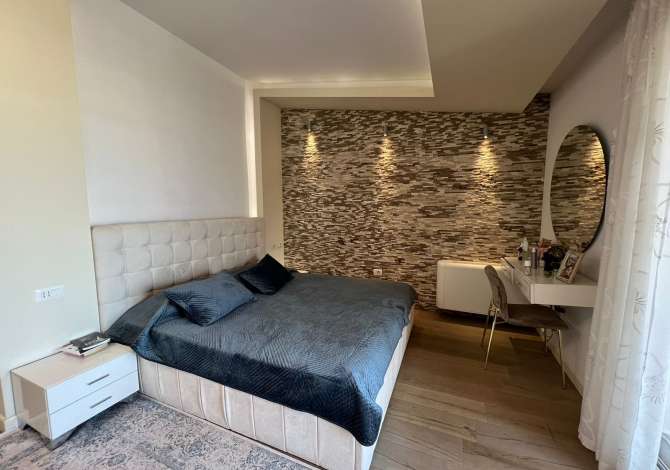 Shtepi ne shitje Apartament ne Tirane, 3+1, Mobilimi E mobiluar, Pagesa 299,000  Euro.