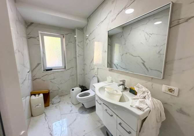 Ambient Biznesi per qira tek Rruga e Elbasanit.