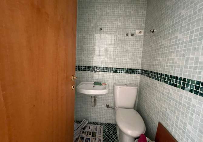 Ambient Zurash per qira tek Qatar Center tek Zogu i Zi