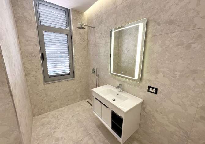 Shtepi ne shitje Apartament ne Tirane, 3+1, Mobilimi E mobiluar, Pagesa 275,000  Euro.