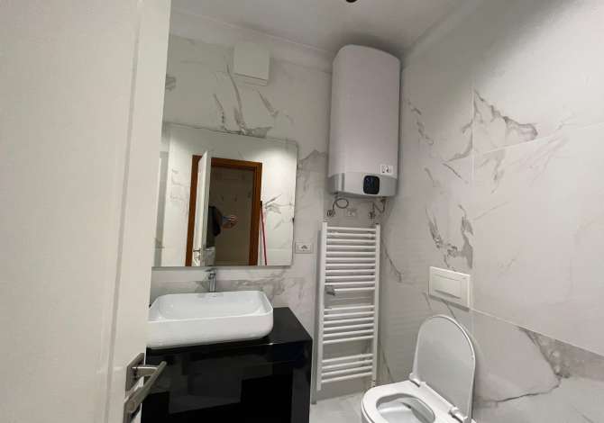 Ambient zyrash per qira tek Liqeni i Thate Rruga Peti