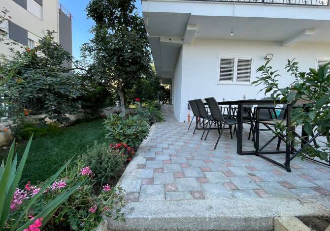 Shtepi me qera 6+1 ne Tirane - 2,500 Euro