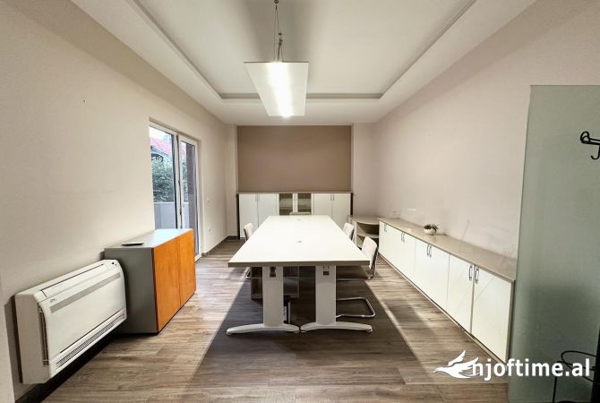 Ambient biznesi me qera 3+1 ne Tirane - 600 Euro