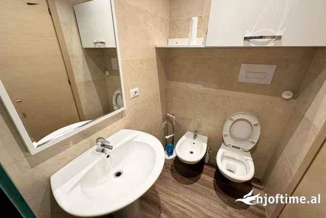 Ambient zyre per qira tek Rruga e Bogdaneve.