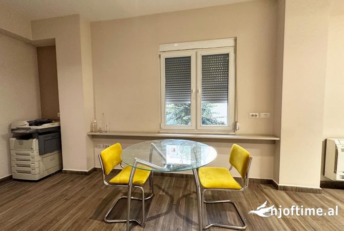 Ambient biznesi me qera 3+1 ne Tirane - 600 Euro