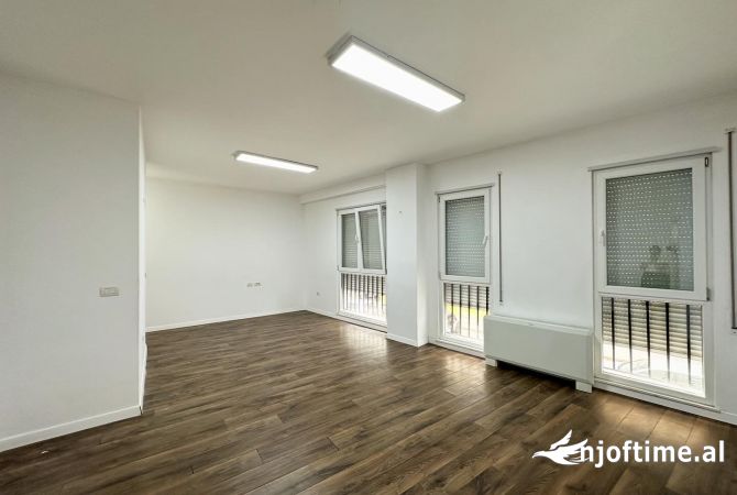 Shtepi me qera 2+1 ne Tirane - 800 Euro