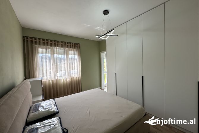 Shtepi me qera 2+1 ne Tirane - 1,400 Euro