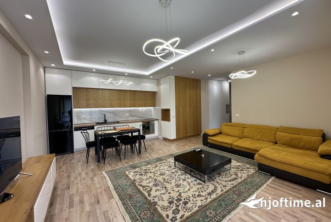 Shtepi me qera 2+1 ne Tirane - 1,400 Euro