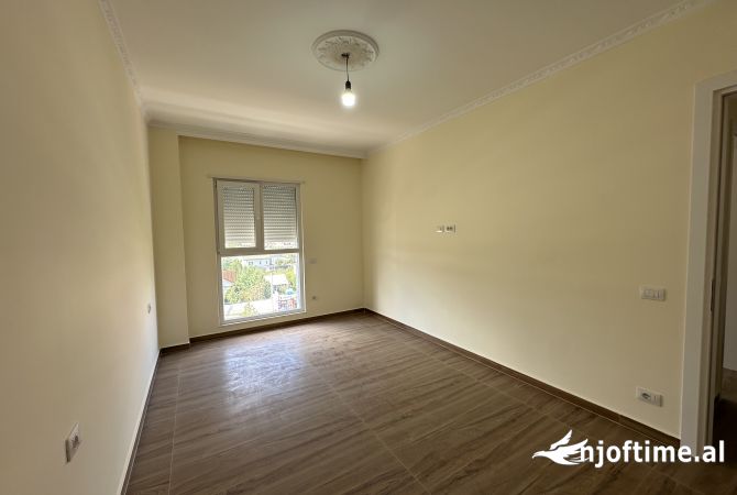 Shtepi ne shitje Apartament ne Tirane, 2+1, Mobilimi Bosh, pa mobiluar, Pagesa 120,000  Euro.