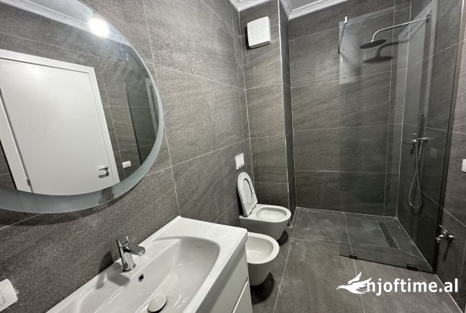 Shtepi ne shitje Apartament ne Tirane, 2+1, Mobilimi Bosh, pa mobiluar, Pagesa 120,000  Euro.