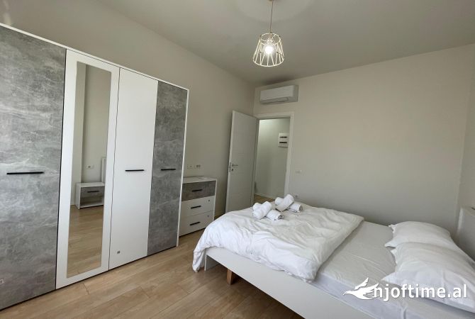 Shtepi me qera Apartament ne Tirane, 2+1, Mobilimi E mobiluar, Pagesa 1,300  Euro.