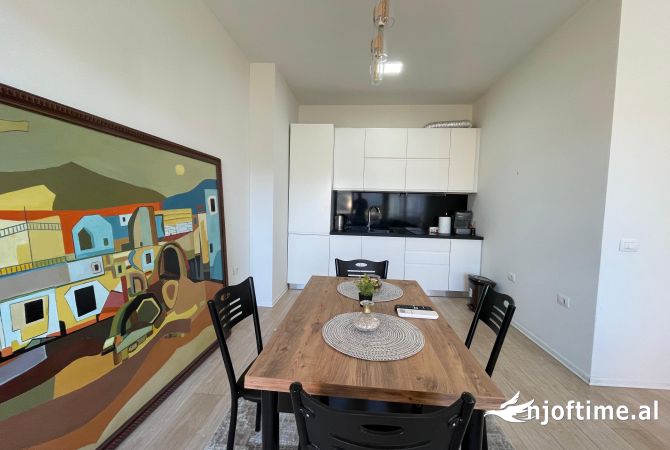 Shtepi me qera Apartament ne Tirane, 2+1, Mobilimi E mobiluar, Pagesa 1,300  Euro.