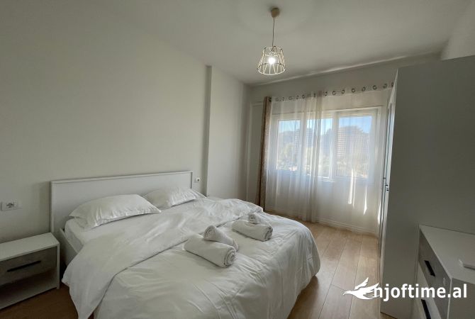 Shtepi me qera Apartament ne Tirane, 2+1, Mobilimi E mobiluar, Pagesa 1,300  Euro.