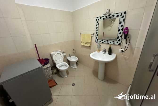 Shtepi ne shitje Apartament ne Tirane, 2+1, Mobilimi E mobiluar, Pagesa 110,000  Euro.