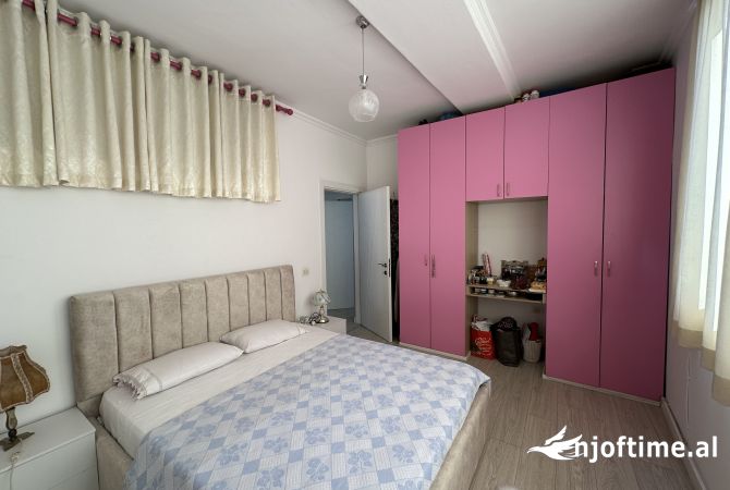 Shtepi ne shitje Apartament ne Tirane, 2+1, Mobilimi E mobiluar, Pagesa 110,000  Euro.