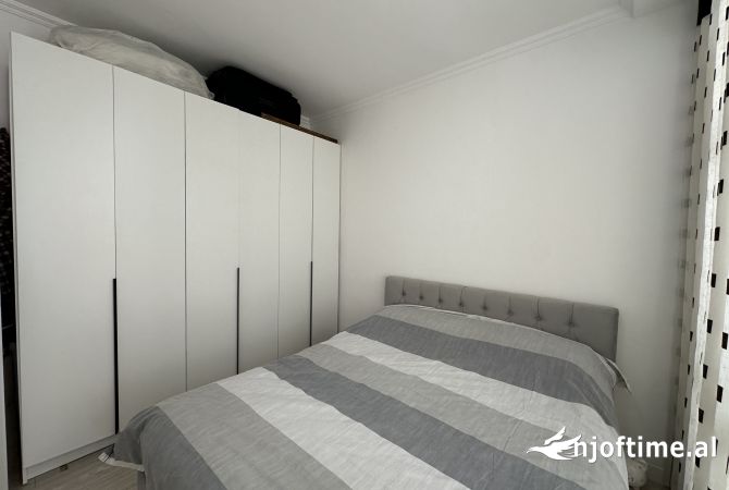 Shtepi ne shitje Apartament ne Tirane, 2+1, Mobilimi E mobiluar, Pagesa 110,000  Euro.
