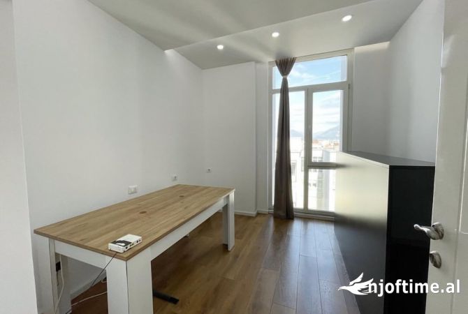 Shtepi me qera Apartament ne Tirane, 2+1, Mobilimi Bosh, pa mobiluar, Pagesa 800  Euro.