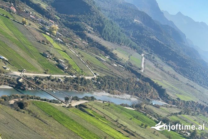 Truall ose Toke  ne Gjirokaster - 65,000 Euro