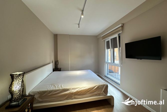 Shtepi me qera Apartament ne Tirane, 4+1, Mobilimi E mobiluar, Pagesa 1,200  Euro.