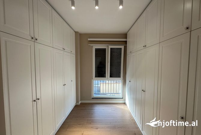 Shtepi me qera Apartament ne Tirane, 4+1, Mobilimi E mobiluar, Pagesa 1,200  Euro.